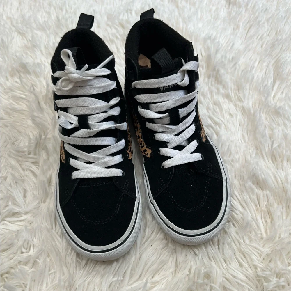 Converse kids‎ hi top sneakers size 2.5